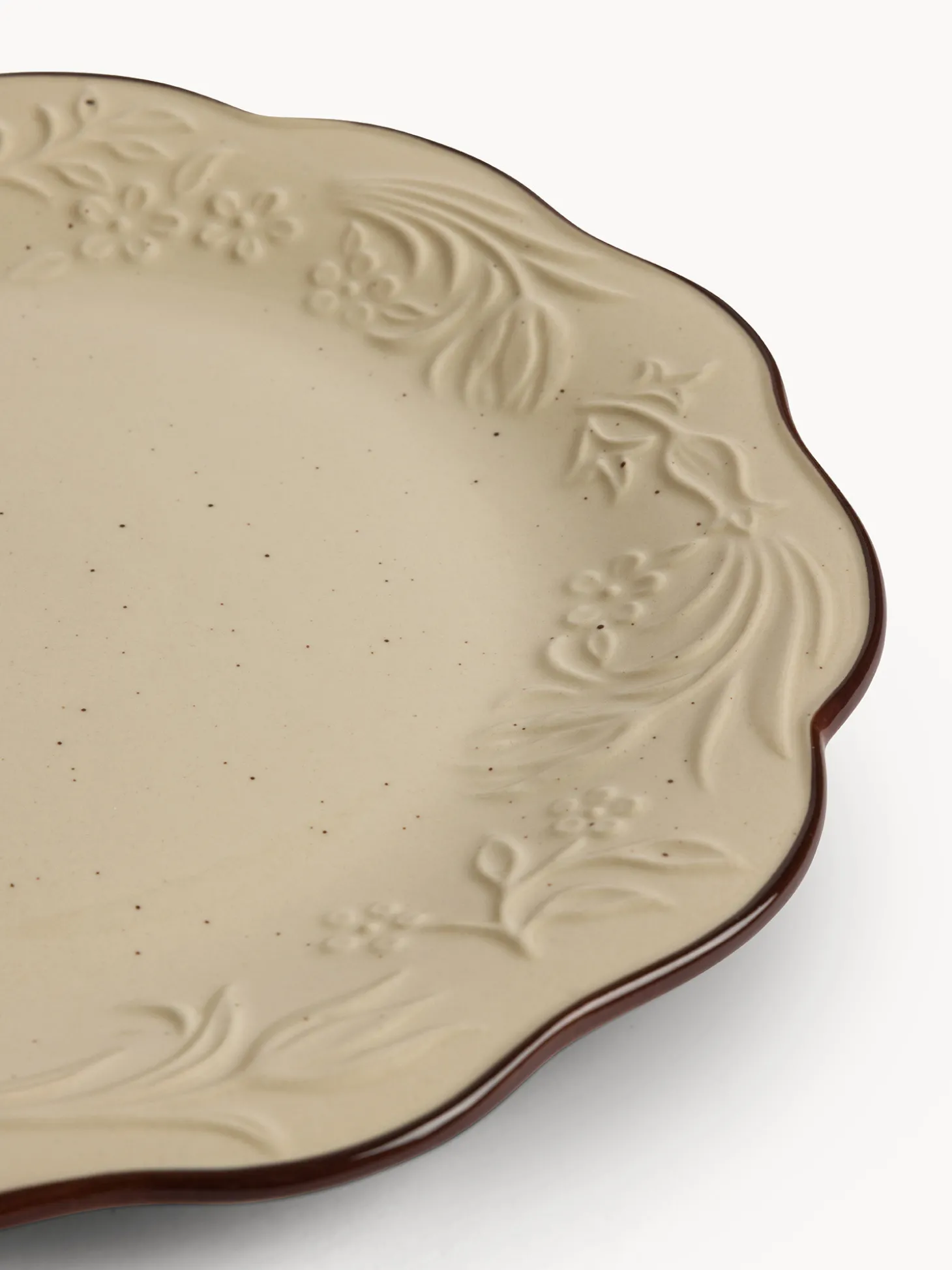 Piatto piano in stoneware con filo marrone